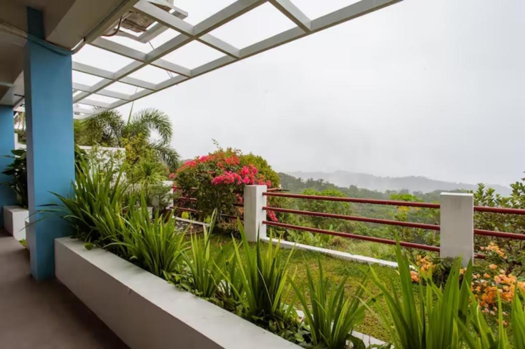 Casa Noah Hotel Tagaytay City Exterior photo