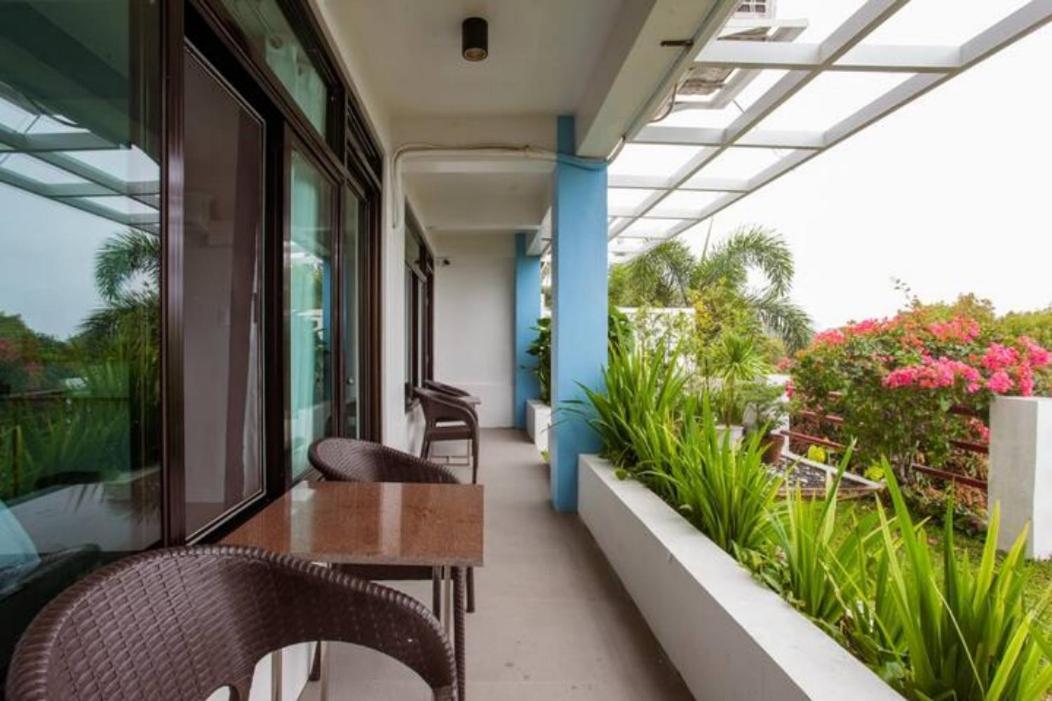 Casa Noah Hotel Tagaytay City Exterior photo